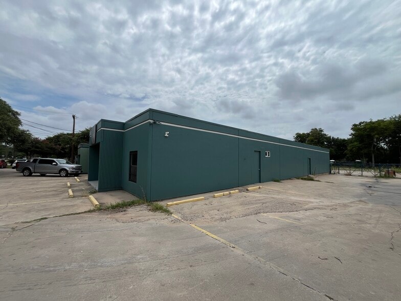 513 Thompson Ln, Austin, TX for lease - Building Photo - Image 2 of 40