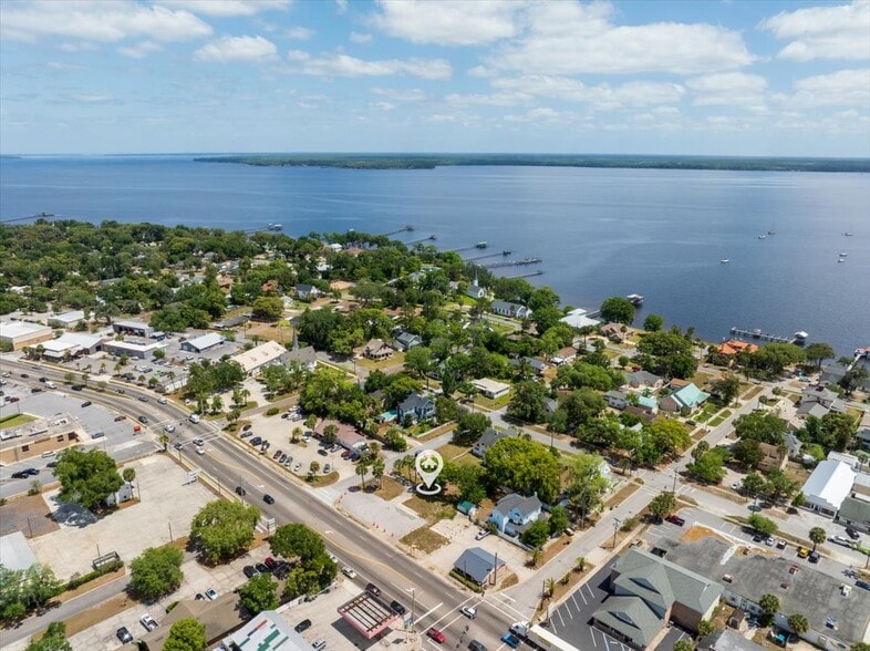 208 N Orange Ave, Green Cove Springs, FL à vendre - Aérien - Image 3 de 4