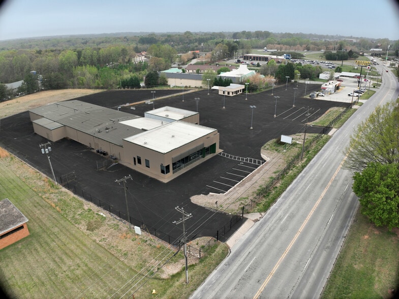 1244 Garner Bagnal Blvd, Statesville, NC for lease - Building Photo - Image 2 of 6