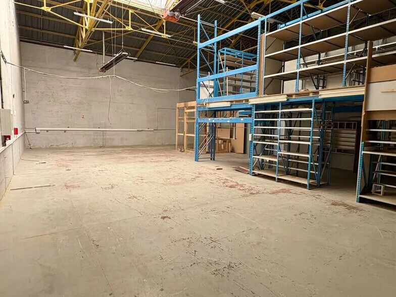 Office in Villeurbanne for lease - Interior Photo - Image 3 of 12
