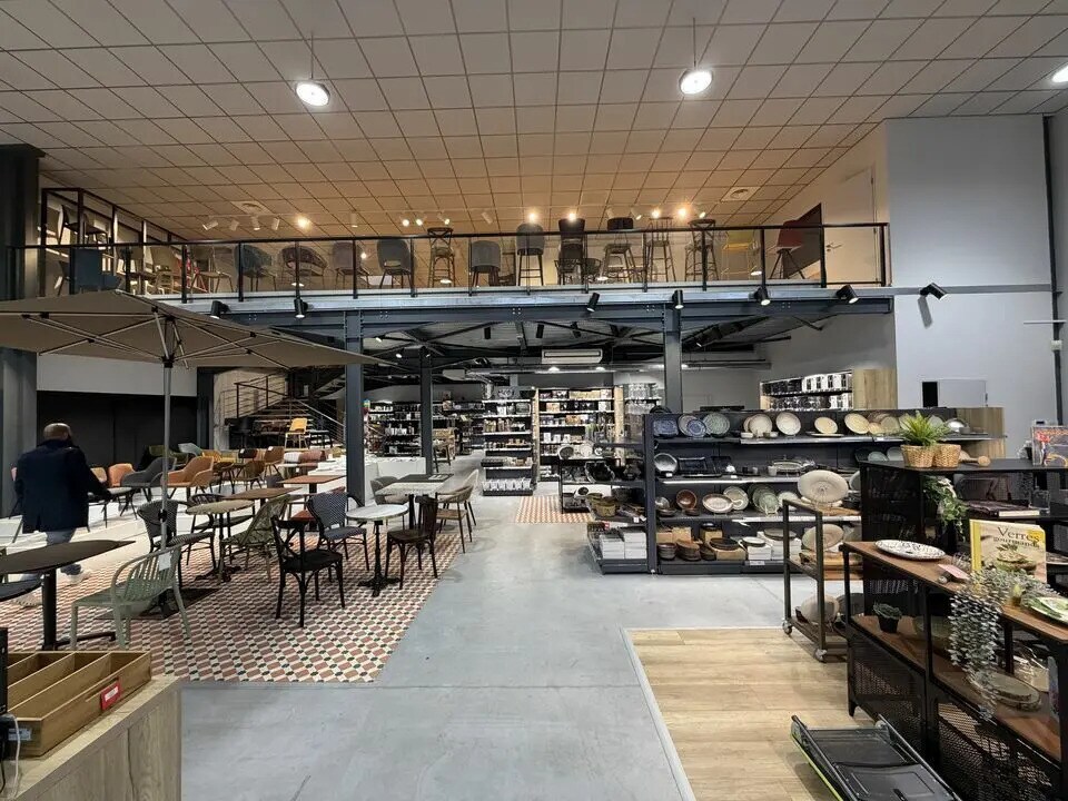 Flex in Valence for lease Building Photo- Image 1 of 8