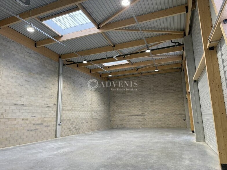 Flex dans Lognes à louer - Photo du bâtiment - Image 3 de 10