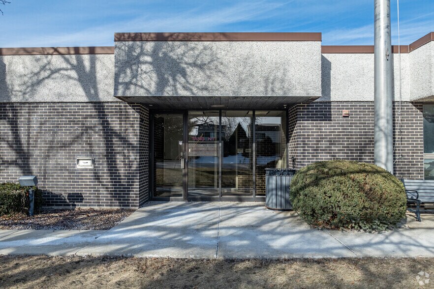 1001 N Sullivan Rd, Aurora, IL à vendre - Photo du bâtiment - Image 3 de 5
