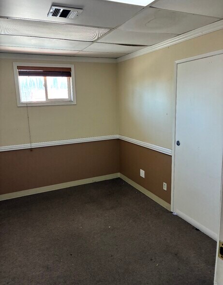 151 N Tustin Ave, Santa Ana, CA à louer - Photo du bâtiment - Image 3 de 10
