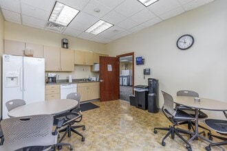 8121 W Grandridge Blvd, Kennewick, WA for lease Interior Photo- Image 2 of 2