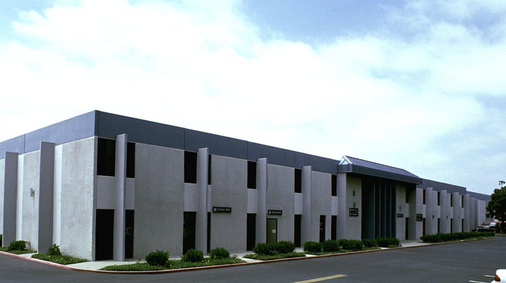 3001 Red Hill Ave, Costa Mesa, CA à louer - Photo du bâtiment - Image 2 de 11