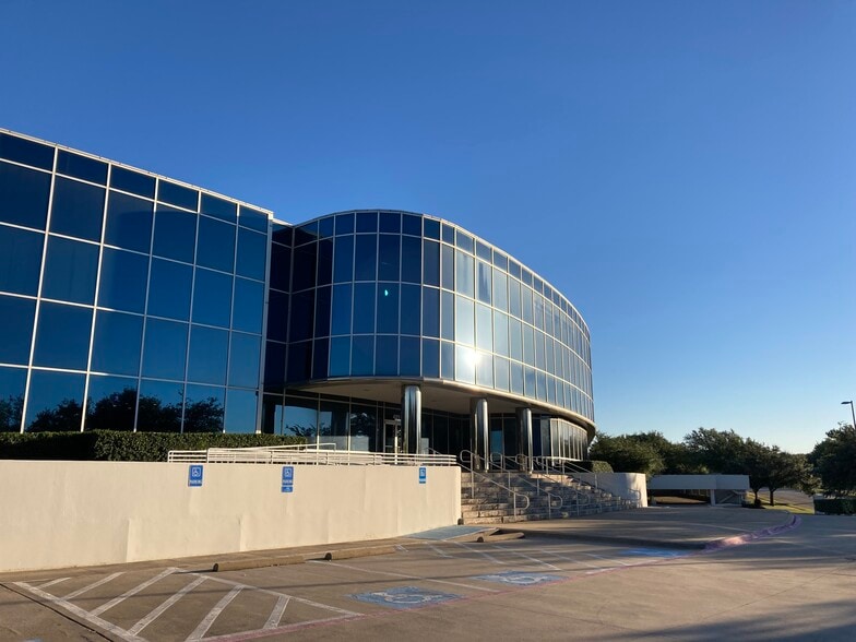 401 E Corporate Dr, Lewisville, TX for lease - Building Photo - Image 1 of 6
