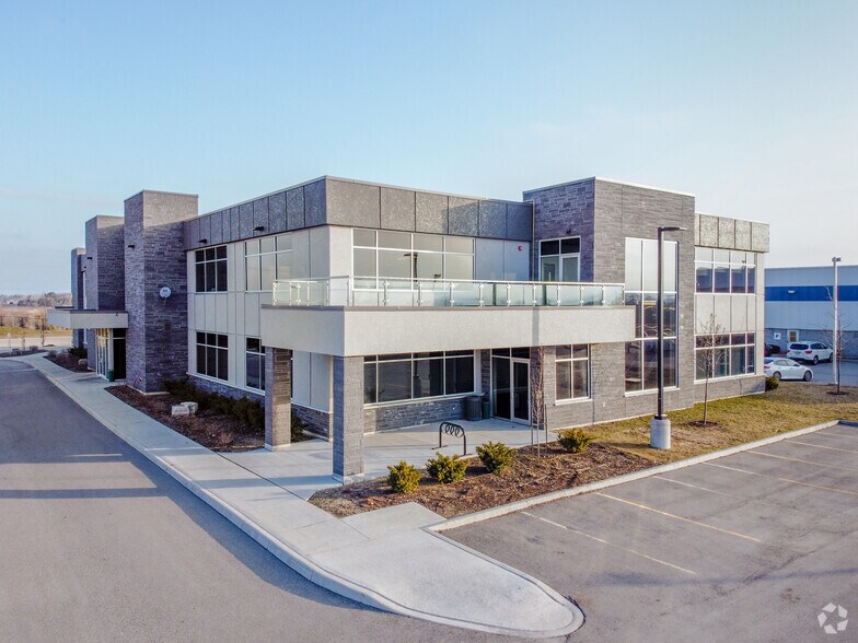 550 Bingemans Centre Dr, Kitchener, ON à vendre - Photo du bâtiment - Image 1 de 1