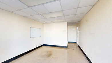 1118 N Main St, Pearland, TX for lease Matterport 3D Scan- Image 1 of 7