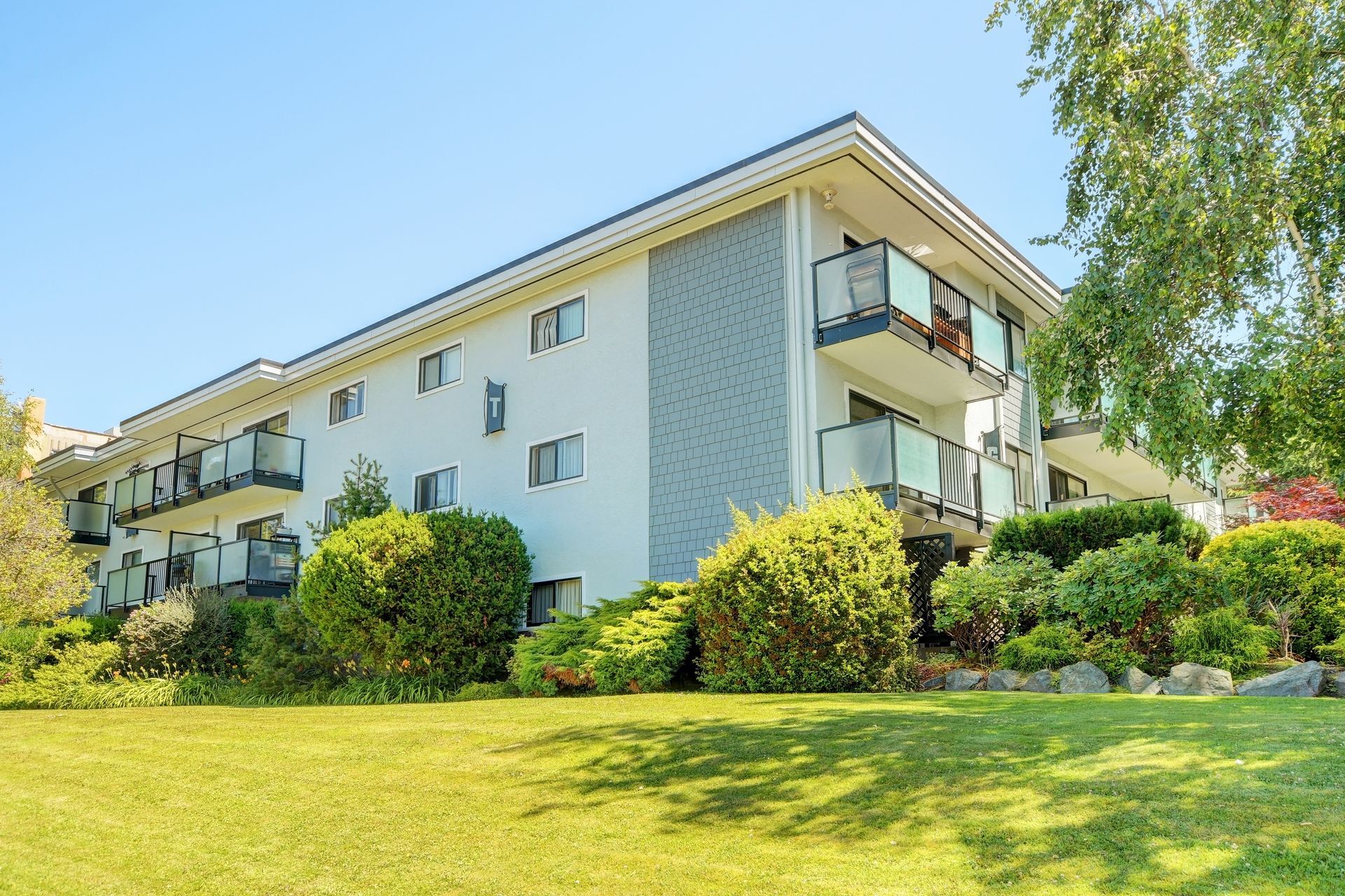 250 Gorge Rd W, Saanich, BC for sale Building Photo- Image 1 of 10