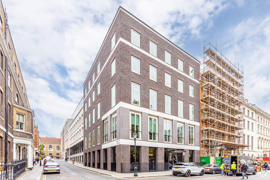 8 St. James's Sq, London for lease - Building Photo - Image 1 of 11