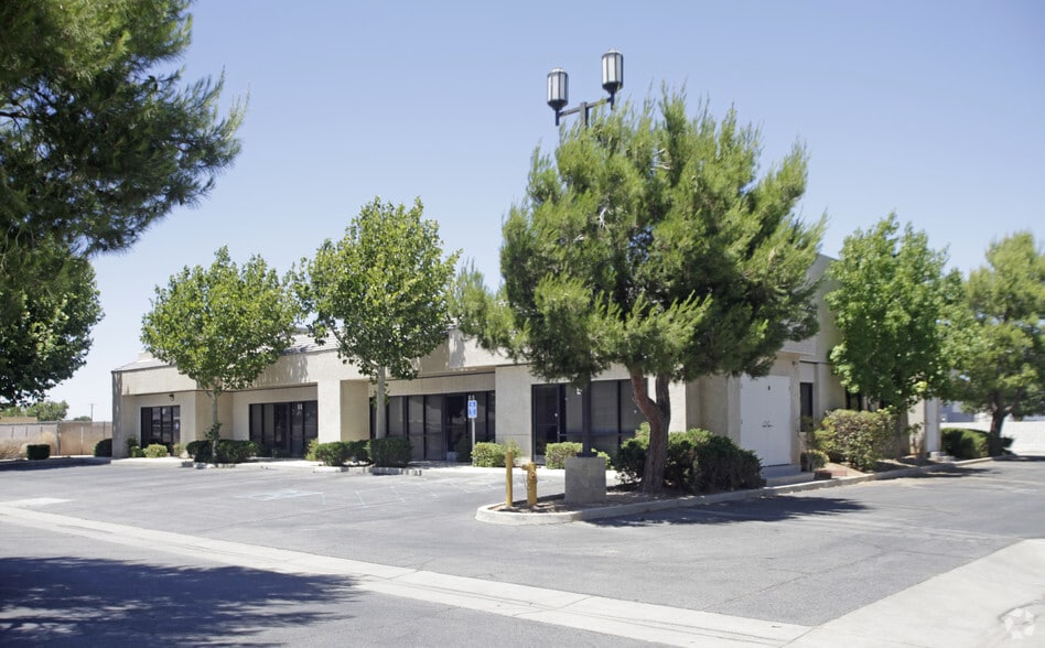 38345 30th St E, Palmdale, CA à louer - Photo du bâtiment - Image 3 de 4