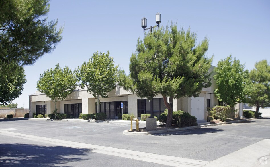 38345 30th St E, Palmdale, CA à louer - Photo du bâtiment - Image 3 de 4