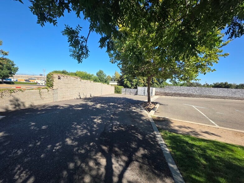 500 Delano Dr, Oakdale, CA à louer - Photo du bâtiment - Image 3 de 29