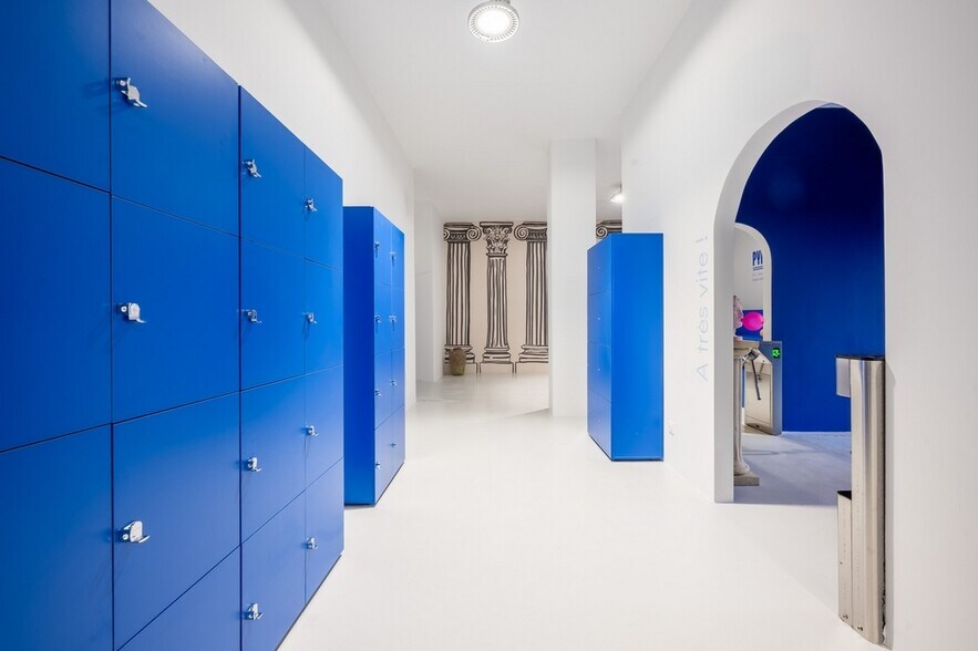 92 Rue Marguerite De Rochechouart, Paris for lease - Interior Photo - Image 3 of 13
