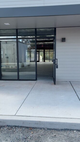 803 W Main St, Collegeville, PA à louer - Vidéo sur l’inscription commerciale - Image 2 de 5