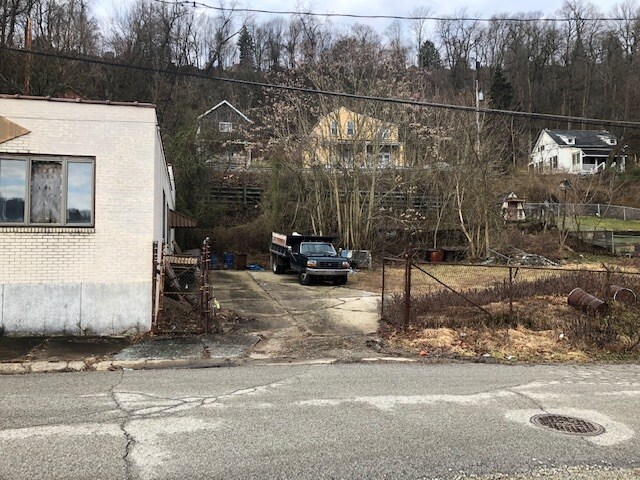 84 Dawn Ave, Pittsburgh, PA à louer - Photo du bâtiment - Image 3 de 33
