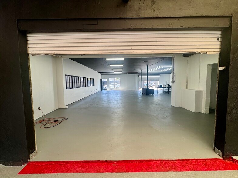 3121 W Jefferson Blvd, Los Angeles, CA à louer - Photo du bâtiment - Image 3 de 14