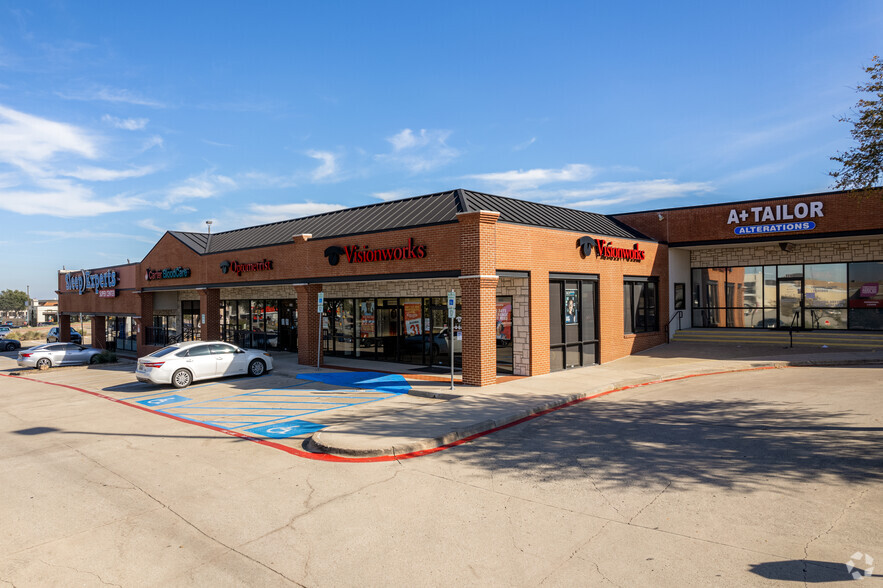 2219 S Loop 288, Denton, TX for lease - Building Photo - Image 3 of 8