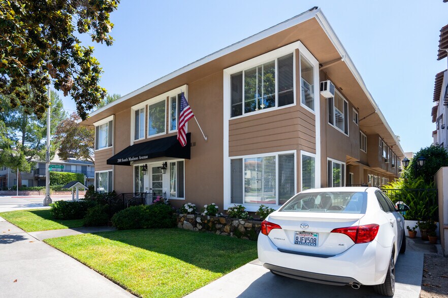 200 S Madison Ave, Pasadena, CA à vendre - Photo du bâtiment - Image 2 de 44
