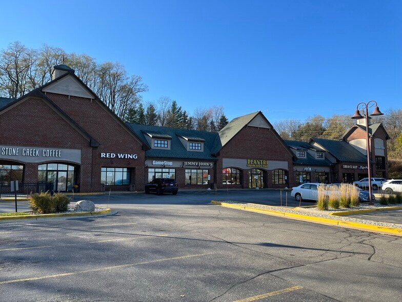 2728-2744 Hillside Dr, Delafield, WI for lease - Building Photo - Image 1 of 8