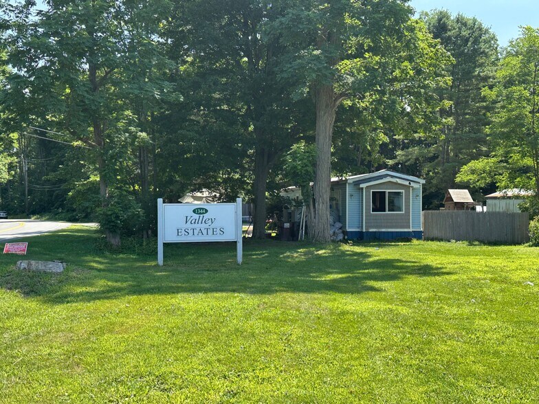 1795 County Highway 107, Amsterdam, NY à vendre - Photo du bâtiment - Image 2 de 16