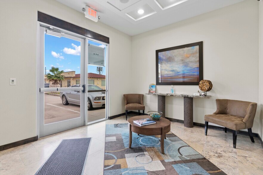 25329 Budde Rd, The Woodlands, TX à louer - Photo intérieure - Image 1 de 12