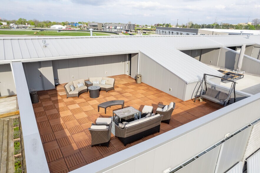 154 W Speed Way, Pontiac, MI à vendre - Photo du bâtiment - Image 3 de 36