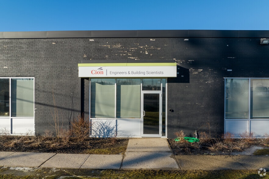 81 Kelfield St, Toronto, ON for lease - Building Photo - Image 3 of 4