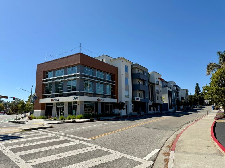 790 E Foothill Blvd, San Luis Obispo, CA à louer - Photo du bâtiment - Image 3 de 7