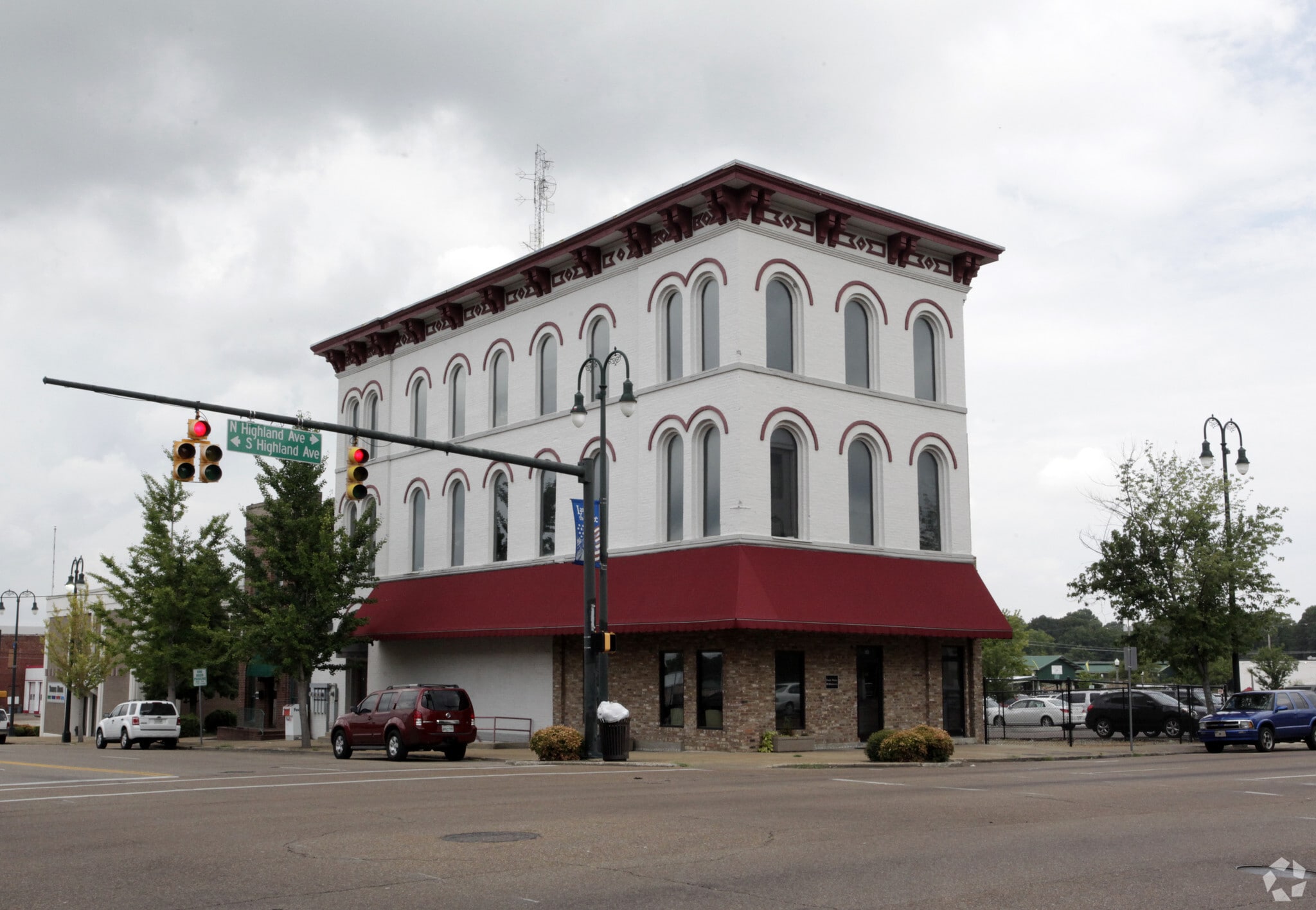101 N Highland Ave, Jackson, TN for sale Primary Photo- Image 1 of 3