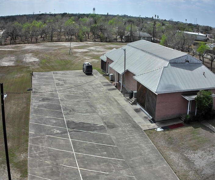 1111 E D Ave, Kingsville, TX for sale - Building Photo - Image 3 of 12