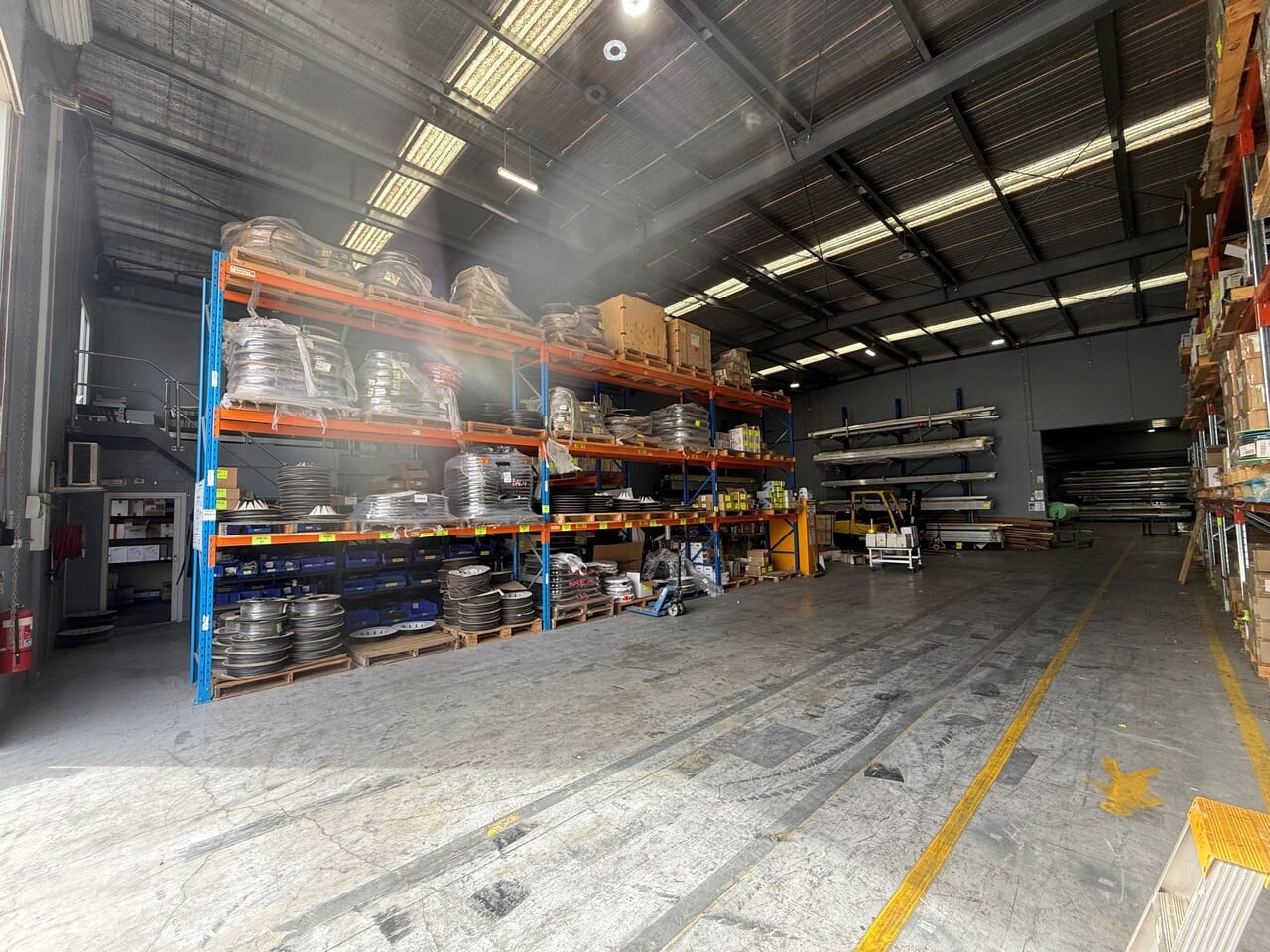 26 Loop Rd, Werribee for lease Interior Photo- Image 1 of 2