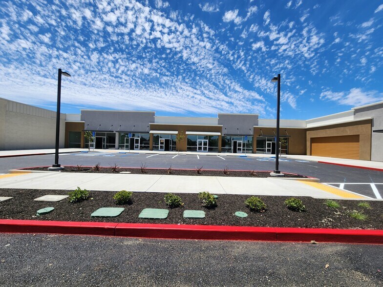 2445-2475 N Texas St, Fairfield, CA à louer - Photo du bâtiment - Image 2 de 10