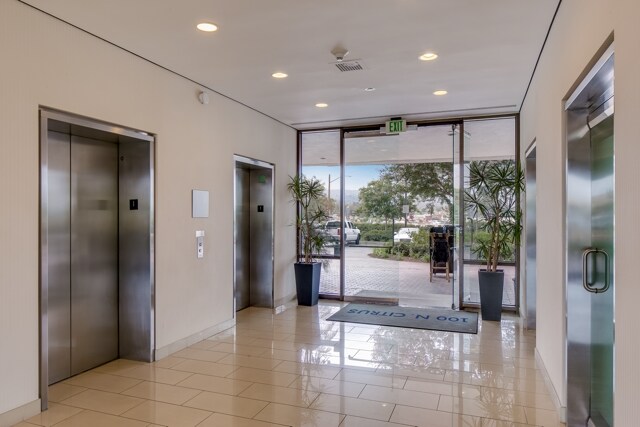 100 N Citrus St, West Covina, CA à louer - Photo intérieure - Image 3 de 7