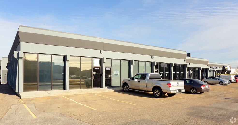 8626-8630 53rd Ave NW, Edmonton, AB for lease - Primary Photo - Image 1 of 3