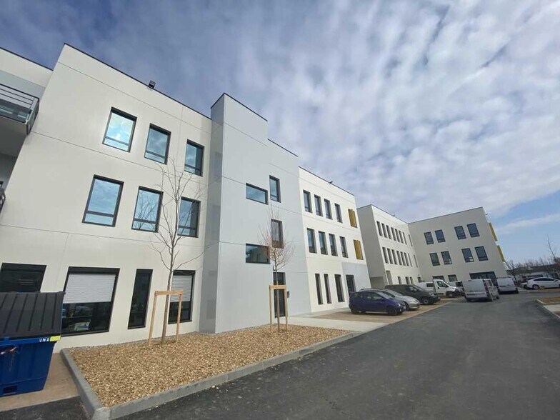 Bureau dans Rillieux-la-Pape à louer - Photo du bâtiment - Image 2 de 10