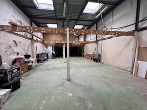 26 Rue Gaston Philippe, Saint-Denis for lease Interior Photo- Image 1 of 6