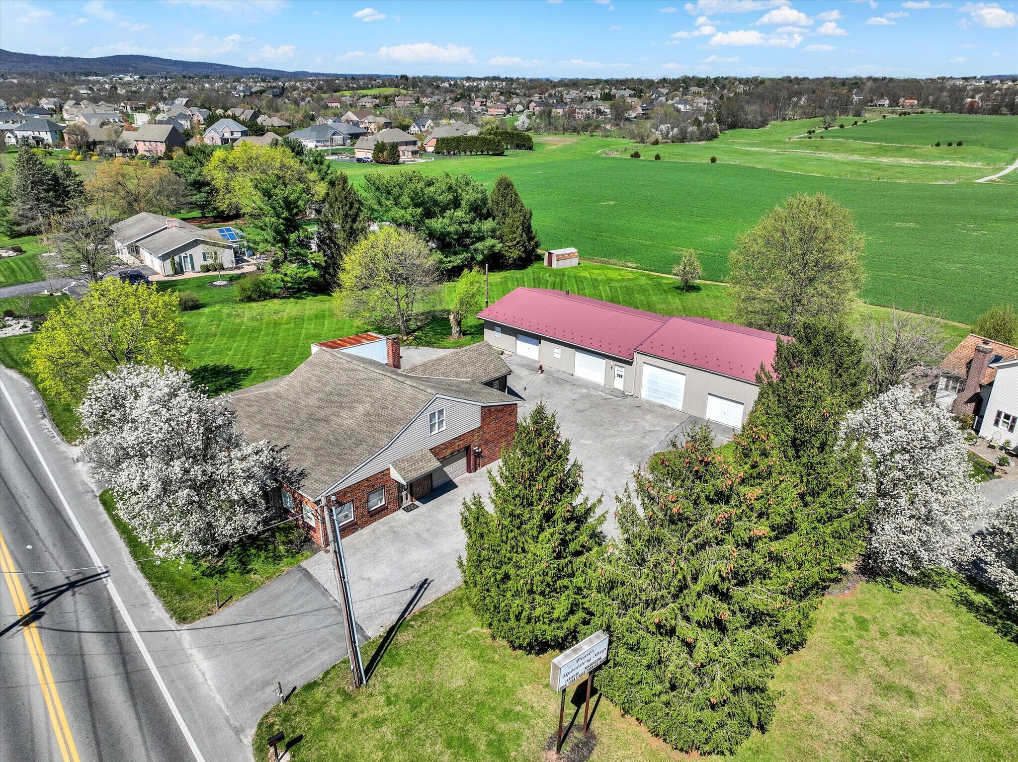 2553 Roosevelt Ave, York, PA à vendre Photo principale- Image 1 de 82