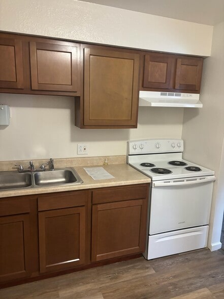 1521 Brooke Park Dr, Toledo, OH for sale - Building Photo - Image 3 of 12