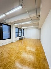 325 W 38th St, New York, NY for lease Interior Photo- Image 2 of 5
