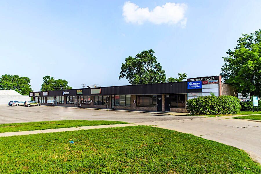 5800 Wayne Rd, Westland, MI à louer Photo du bâtiment- Image 1 de 6