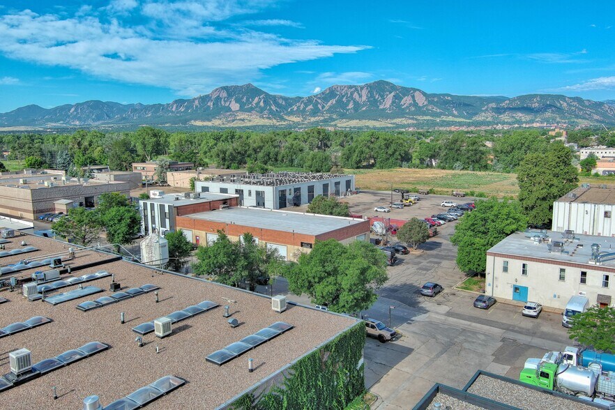 5763 Arapahoe Ave, Boulder, CO à vendre - Photo du bâtiment - Image 3 de 9