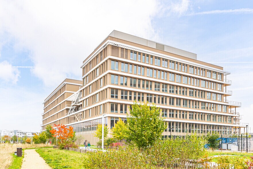 1 Place Des Papeteries, Nanterre à louer - Photo du bâtiment - Image 2 de 2