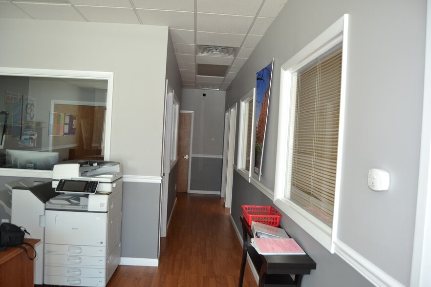 316 Tennent Rd, Morganville, NJ à louer - Photo du bâtiment - Image 2 de 17