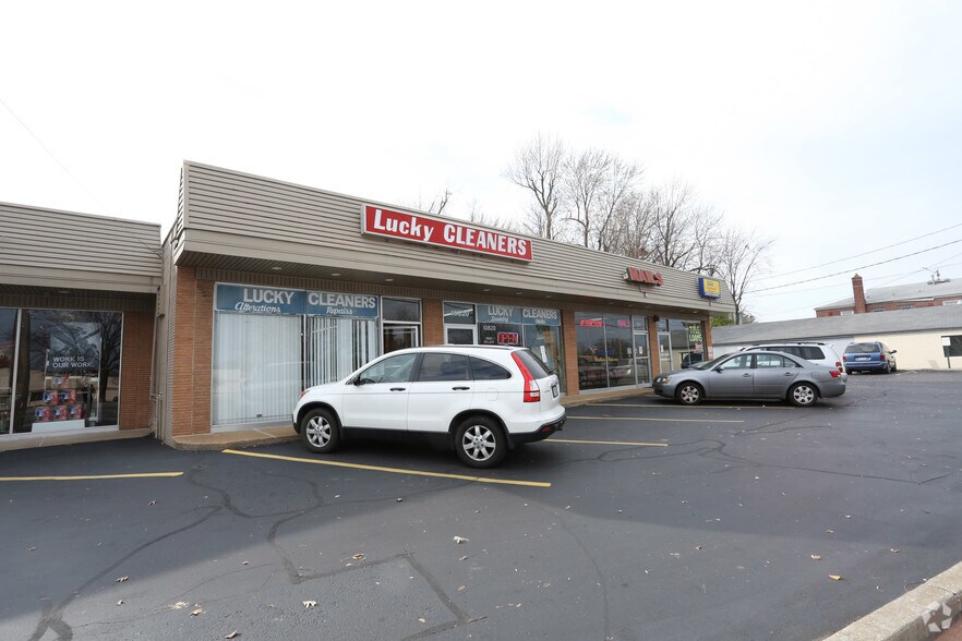 10814-10824 St Charles Rock Rd, Saint Ann, MO for lease - Building Photo - Image 2 of 5
