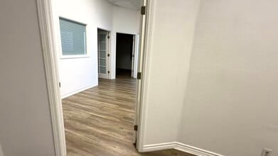 1131 E Main St, Tustin, CA à louer Photo intérieure- Image 1 de 6