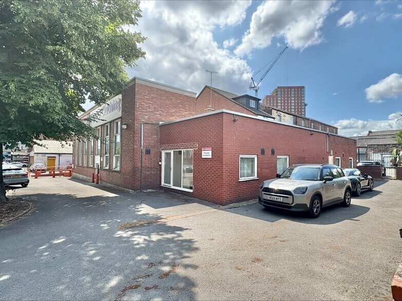 25-31 Cheetham Hill Rd, Manchester à louer - Photo du bâtiment - Image 2 de 3