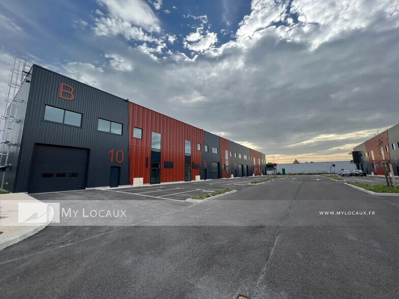 Flex dans SAINT-OUEN-L'AUMONE à louer - Photo du bâtiment - Image 2 de 5