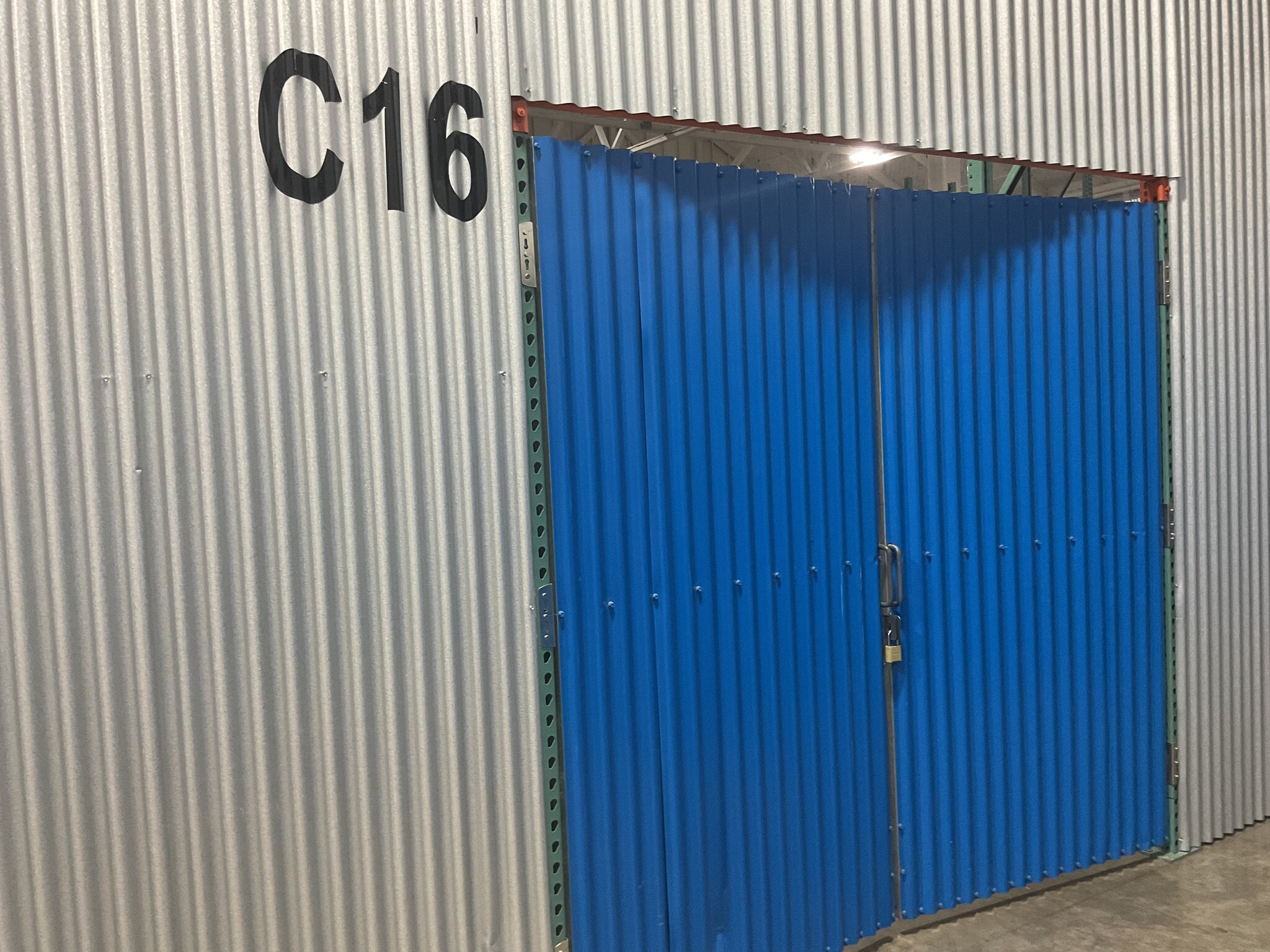 245 S Spruce Ave, South San Francisco, CA à louer Photo intérieure- Image 1 de 1